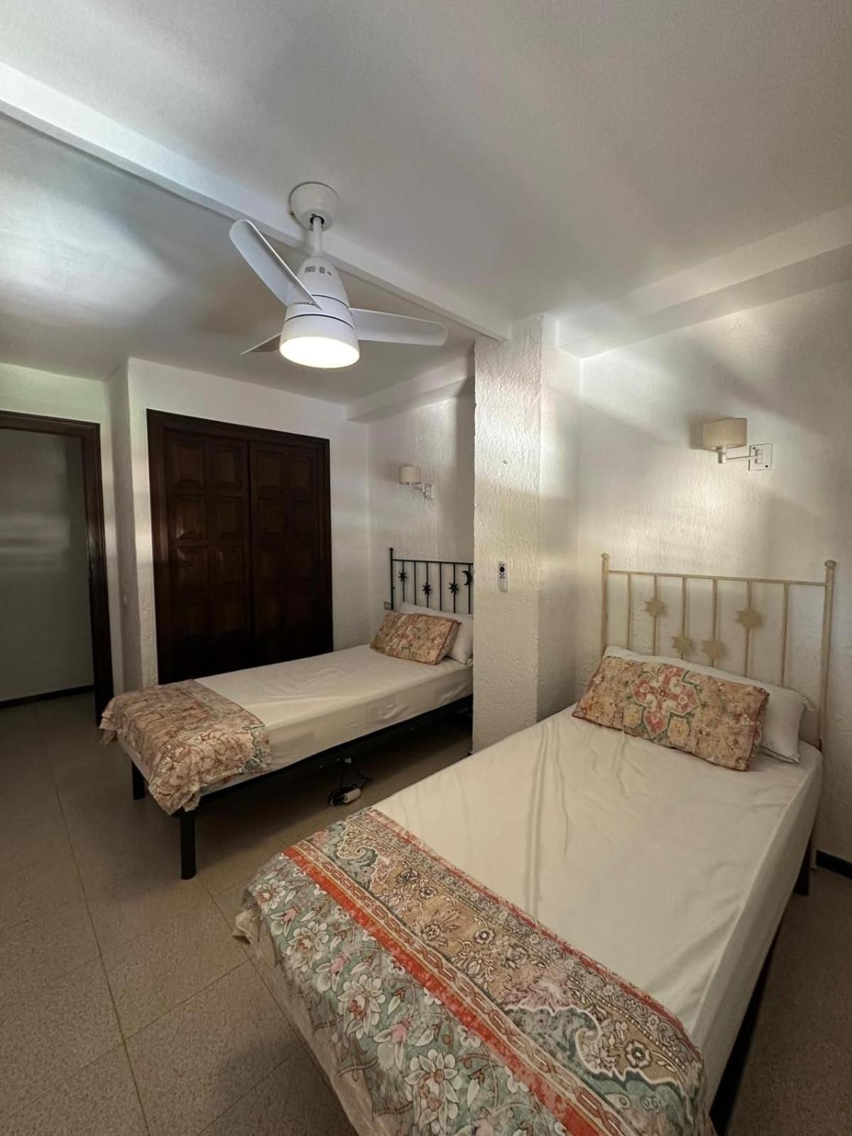 Torre Azafata Apartment